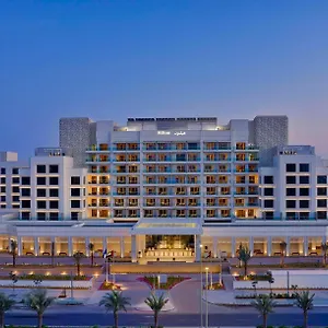 5* Курортный комплекс Hilton Yas Island